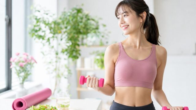 女性は筋トレで太くならない理由｜ホルモンの仕組みから解説