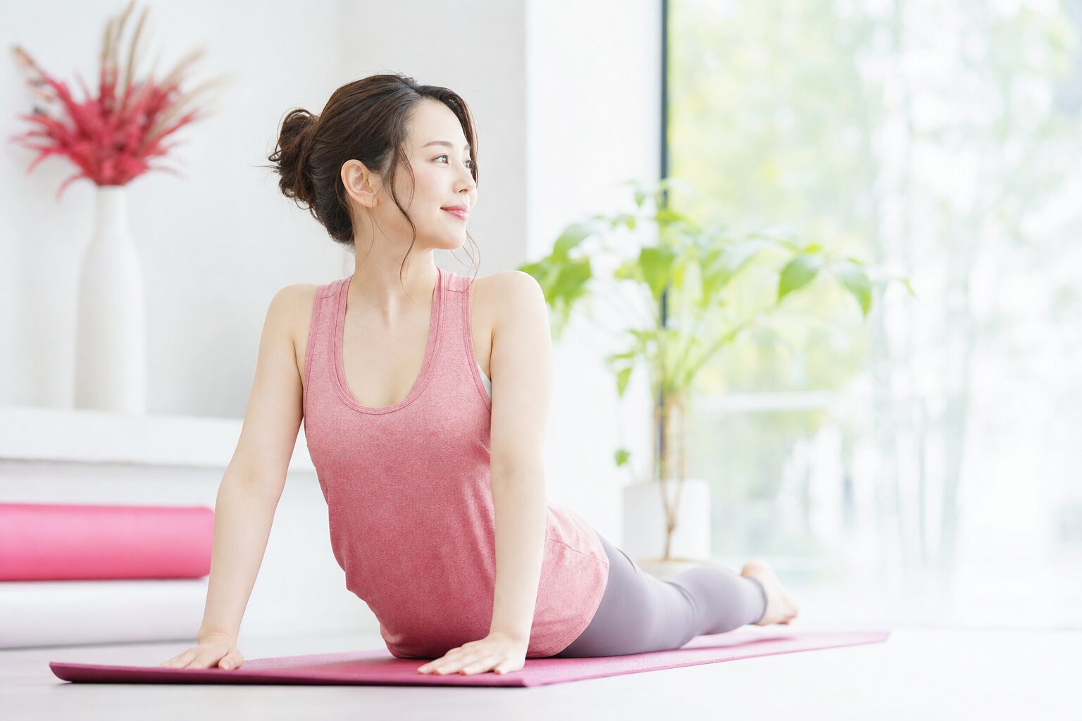 猫背改善ストレッチで叶える女性の美しい姿勢習慣